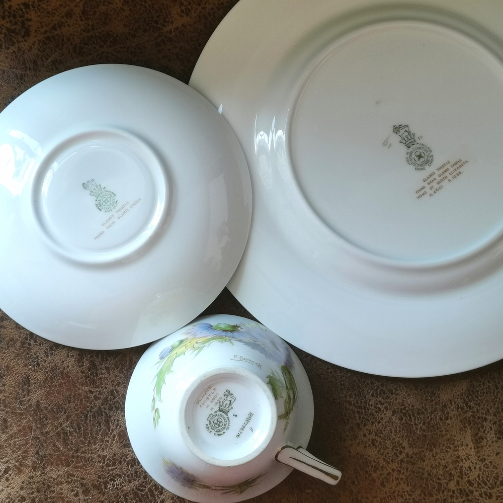 Royal Doulton Green and White Thistle Dinnerware Set - Picture 6 of 6